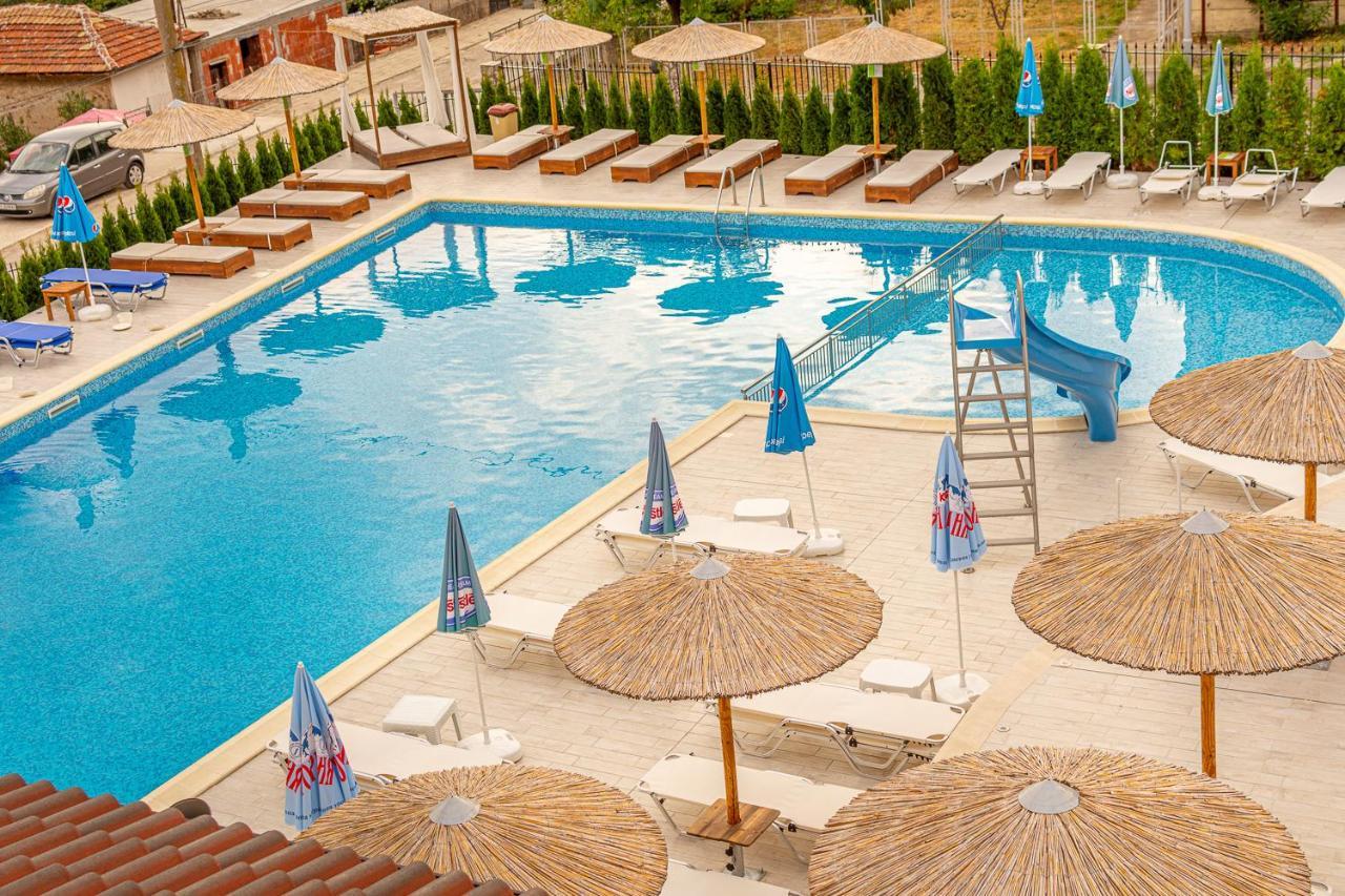 Eco Hotel Momata Kolarovo Exteriör bild